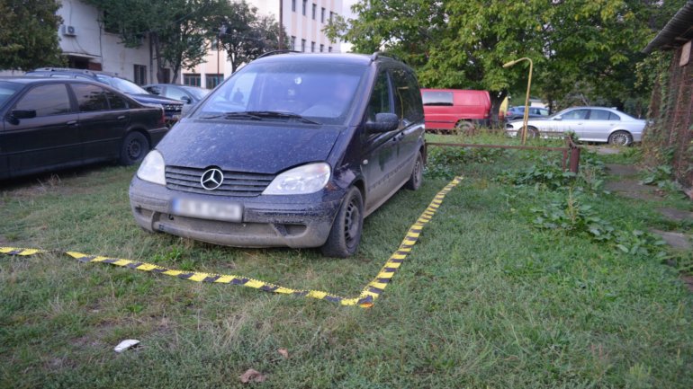 Parcels filled with cigarettes from Moldova found in car owned by some Romanians