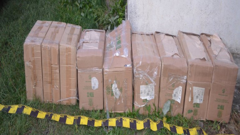Parcels filled with cigarettes from Moldova found in car owned by some Romanians