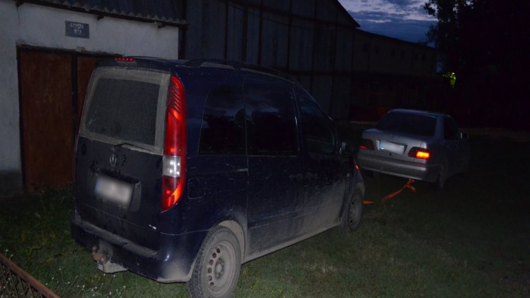 Parcels filled with cigarettes from Moldova found in car owned by some Romanians