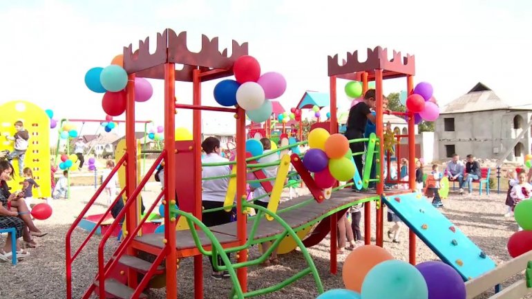 New playground for children of Mileștii Mici built by Vlad Plahotniuc's foundation "Edelweiss"