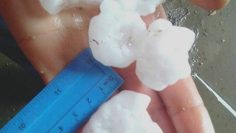 North of Moldova shaken by large hail. What damages have been reported to far