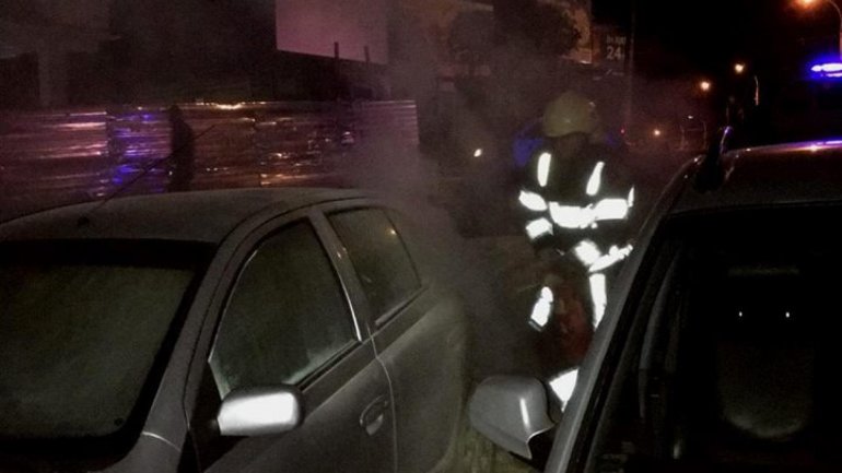 Three cars were engulfed in flames in Chisinau