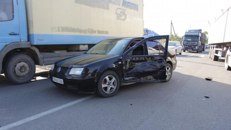 Car accident in Cimişlia, after truck driver tried to overtake another car