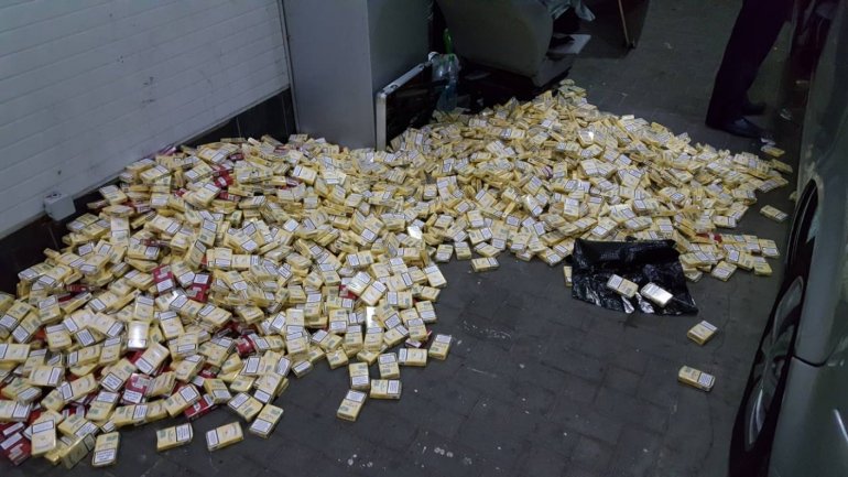 Man caught smuggling 100 000 cigarette packs out of Moldova at Leuşeni customs