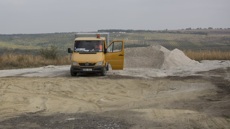 Road to Ţâpova Monastery to be ready by the end of 2018 (PHOTOREPORT)