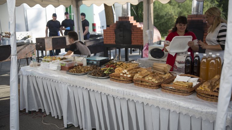 Fresh wine drained from crusher to please visitors in Tulburle Festival 2017 (PHOTOREPORT)