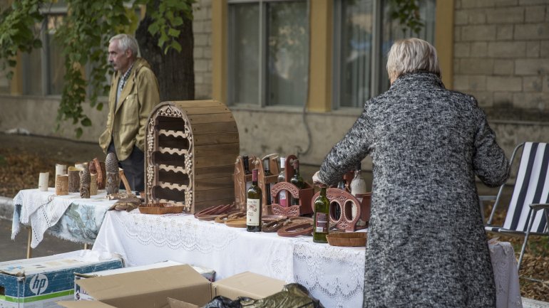Fresh wine drained from crusher to please visitors in Tulburle Festival 2017 (PHOTOREPORT)