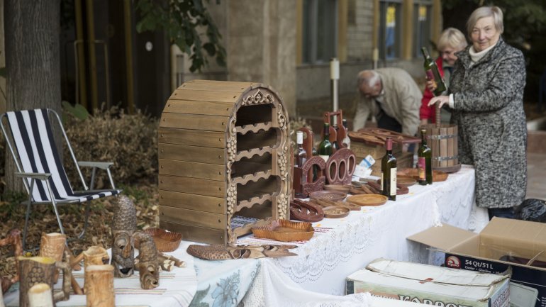 Fresh wine drained from crusher to please visitors in Tulburle Festival 2017 (PHOTOREPORT)