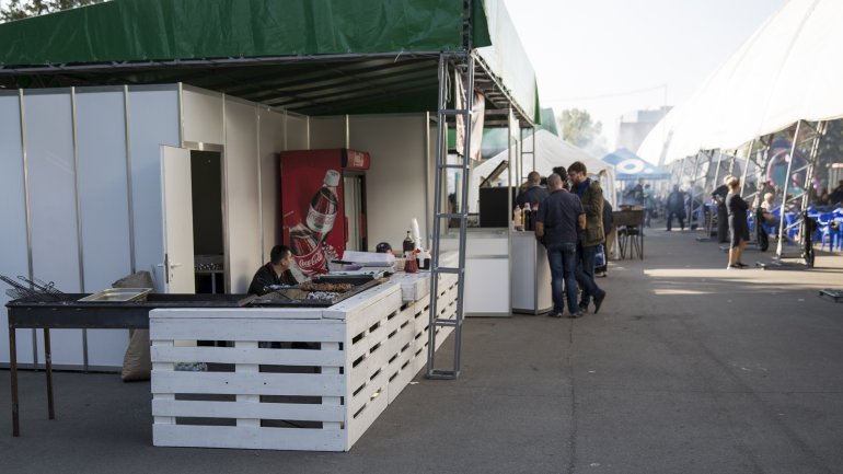 Fresh wine drained from crusher to please visitors in Tulburle Festival 2017 (PHOTOREPORT)