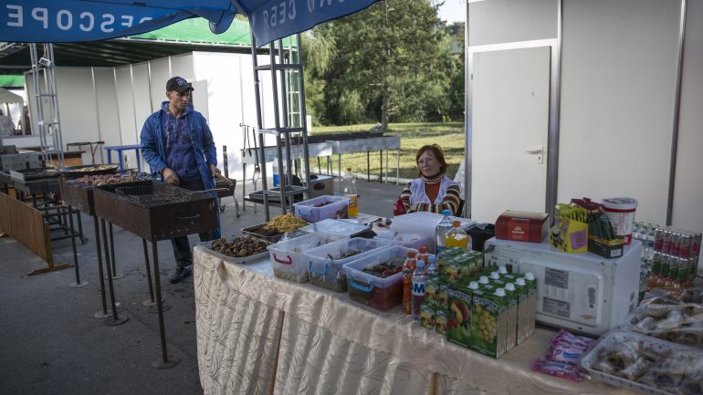 Fresh wine drained from crusher to please visitors in Tulburle Festival 2017 (PHOTOREPORT)