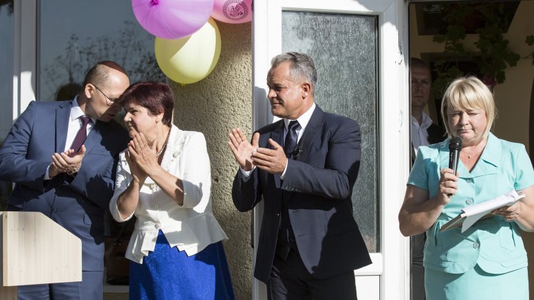 Vlad Plahotniuc visited his old school in Grozeşti village (Photo)