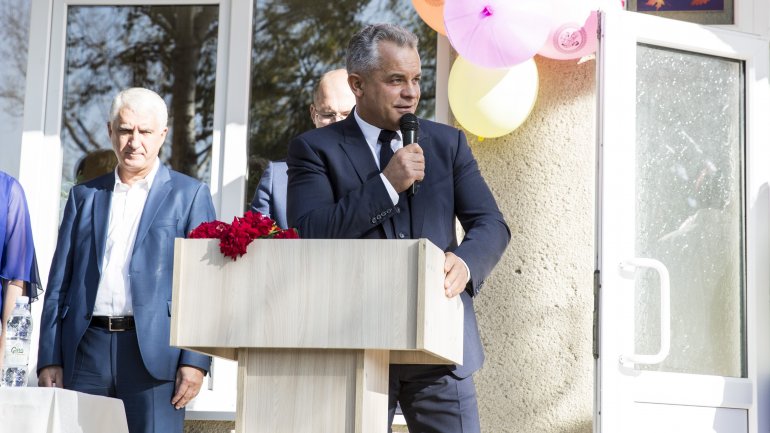 Vlad Plahotniuc visited his old school in Grozeşti village (Photo)