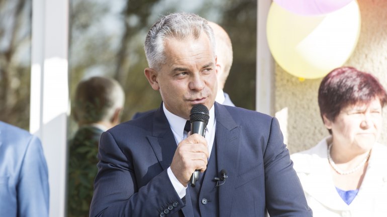 Vlad Plahotniuc visited his old school in Grozeşti village (Photo)