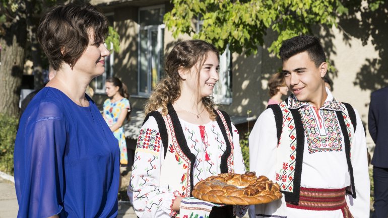 Vlad Plahotniuc visited his old school in Grozeşti village (Photo)