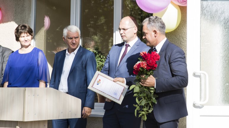 Vlad Plahotniuc visited his old school in Grozeşti village (Photo)