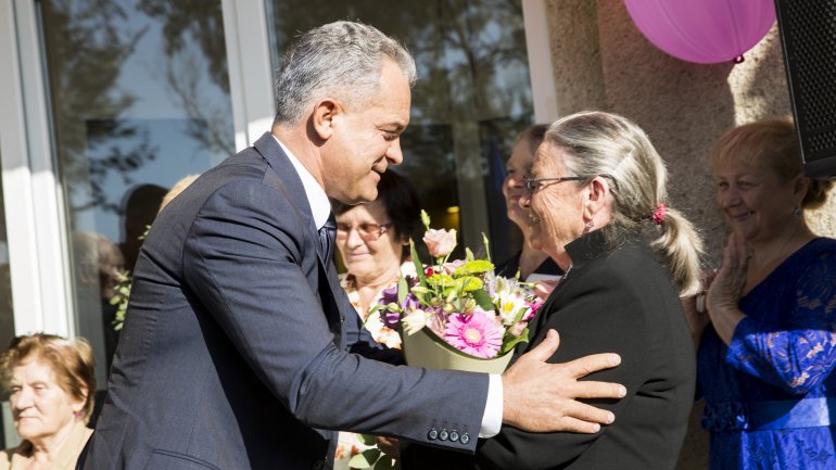 Vlad Plahotniuc visited his old school in Grozeşti village (Photo)