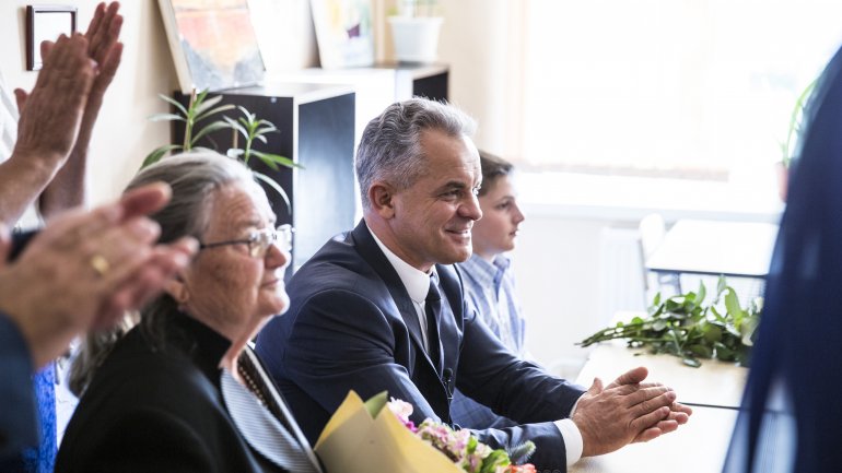 Vlad Plahotniuc visited his old school in Grozeşti village (Photo)