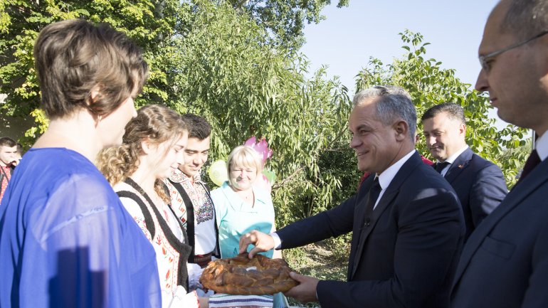 Vlad Plahotniuc visited his old school in Grozeşti village (Photo)