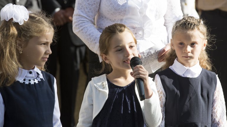 Vlad Plahotniuc visited his old school in Grozeşti village (Photo)