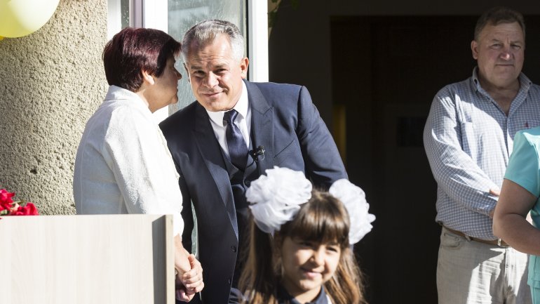 Vlad Plahotniuc visited his old school in Grozeşti village (Photo)