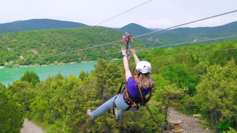 Girl caught grave accident with zip line in Chisinau amusement park 