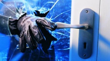 Woman from Drochia forced to hand over almost 16 thousand dollars