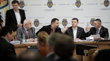 Last secretary of the Municipal Council of Chisinau and three advisers caught for bribery