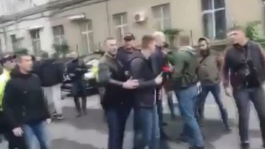 Aggressive Ukrainians block police cars, ask for release friend off jail (video)