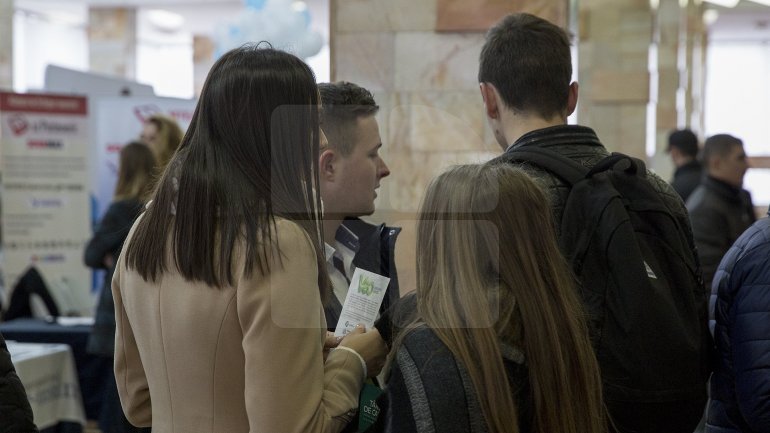 Moldova–Romania Job Fair. Those looking for employment can chose from over two thousand offers