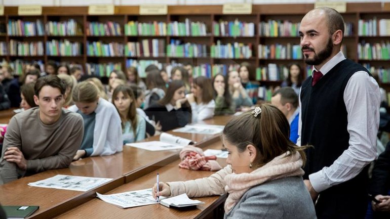 Octavian Calmîc urged students from ASEM to not fear starting a business