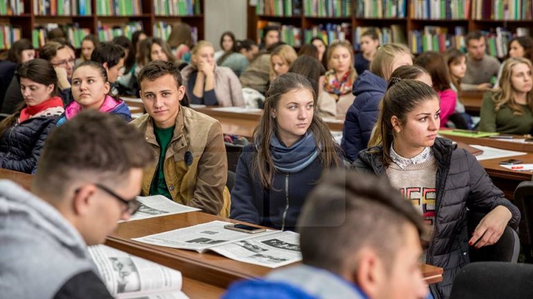 Octavian Calmîc urged students from ASEM to not fear starting a business