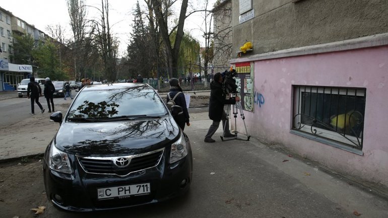 Doina and Ion Aldea Teodorovici commemoration ruined by illegally parked car (Photo)