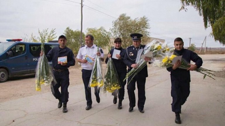 Flowers and nice words for World Teacher Day in Cezar Radu Gymnasium in Hânceşti