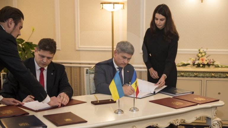 PMs of Ukraine and Moldova sign Roadmap for cooperation in 2018