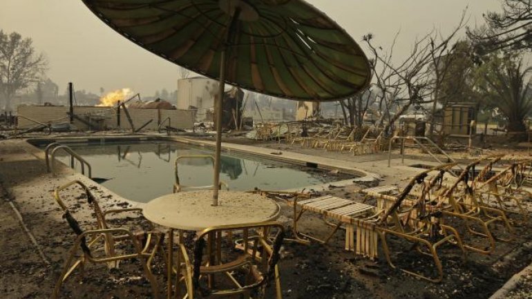 California fire: at least 10 dead and over 100 missing