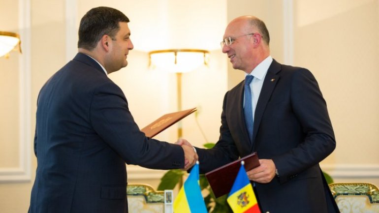 PMs of Ukraine and Moldova sign Roadmap for cooperation in 2018 