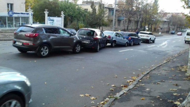 Multiple-vehicle crash in Buiucani district of Chisinau (Photos)