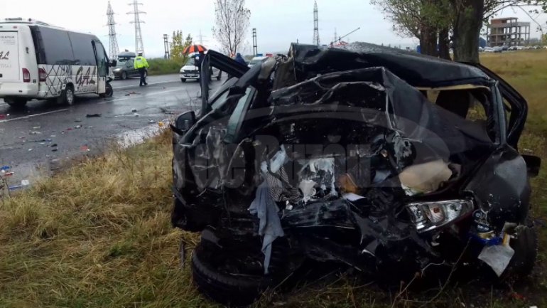 Three citizens of Moldova injured after minibus and car collision in Buzău