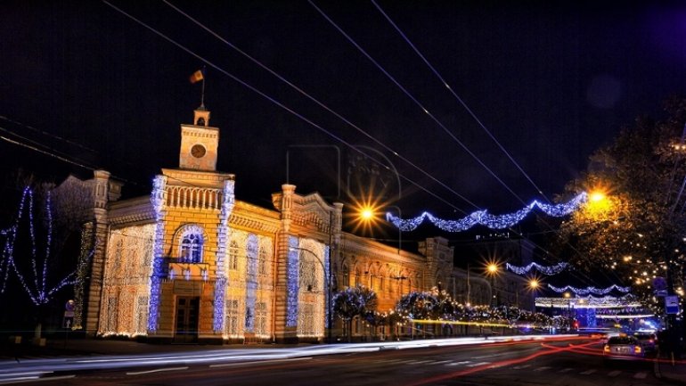 Chisinau marks its birthday with fireworks and foreign displays 