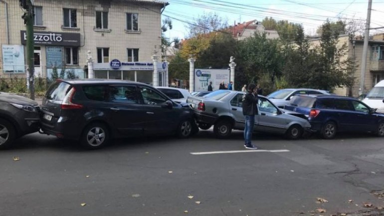 Multiple-vehicle crash in Buiucani district of Chisinau (Photos)