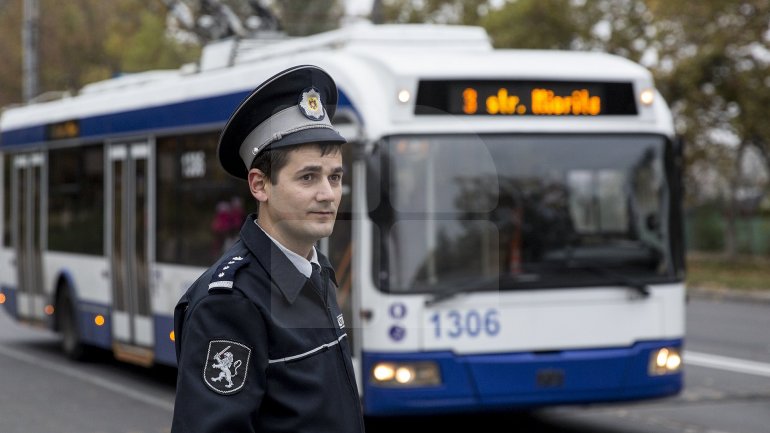 Police Officers from Capital ensured pedestrian safety for children since early morning (Photo)