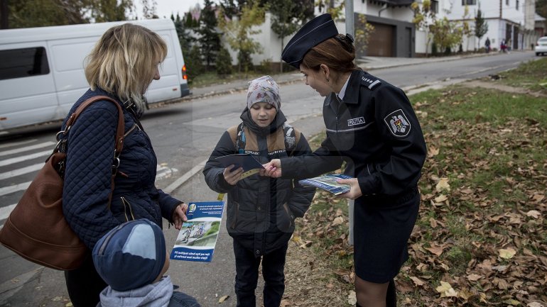 Police Officers from Capital ensured pedestrian safety for children since early morning (Photo)