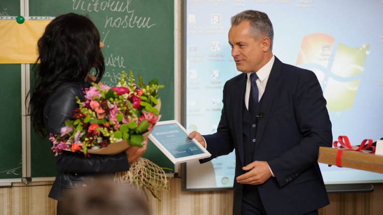 First pedagogue wins title 'beloved teacher' in contest organized by Vlad Plahotniuc's Edelweiss (Photo)