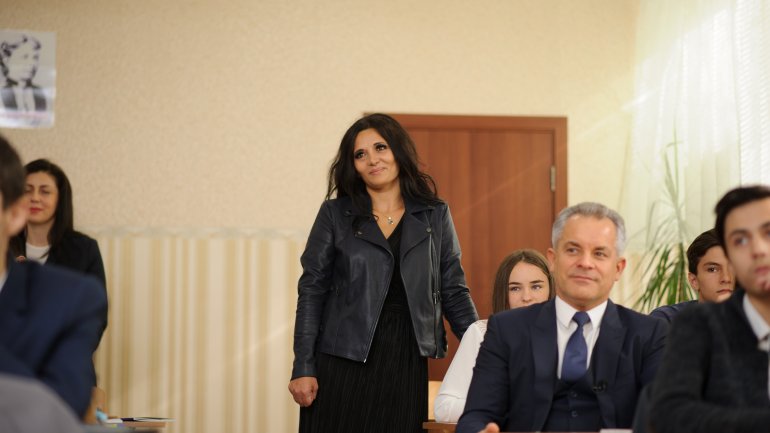 First pedagogue wins title 'beloved teacher' in contest organized by Vlad Plahotniuc's Edelweiss (Photo)