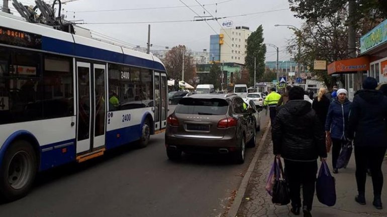 A Porsche remained without registration plate after parking illegally in Botanica sector