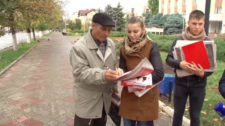 Socialists use citizen's naivety to collect signatures and make Moldova a presidential country