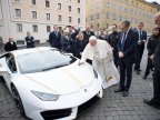 What did Pope Francisc do after receiving Lamborghini gift 