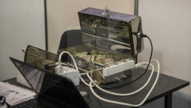 Romanian inventor created money sterilizer apparatus 