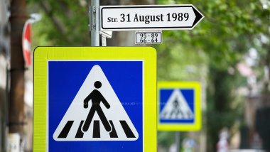 Attention Drivers! 31 August 1989 Street is temporary closed off