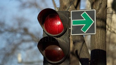Red light, PETTY! Drivers keep violating road rules regardless risks